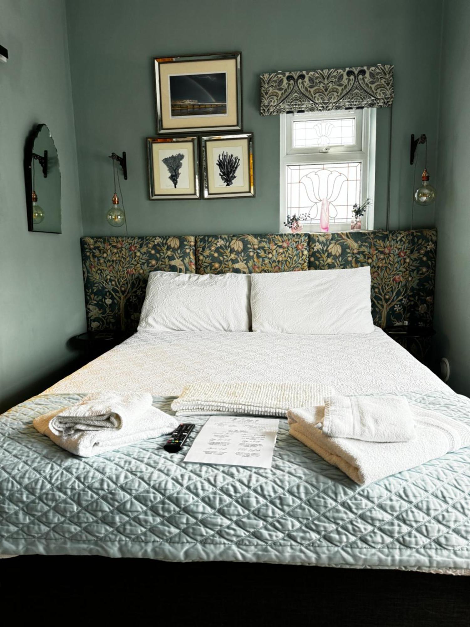 The Townhouse 101 Bed & Breakfast Sandown Exterior photo